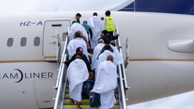 Hajj ah meehun furaa dhuvasthakugai airportah dhiumah bus noonee ferry hiyaaru kuran edhefi 