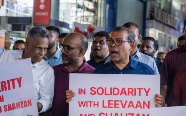 Noosverin hayyarukurumaa dhekolhah idhikolhun Male' gai muzaaharaa kuranee 