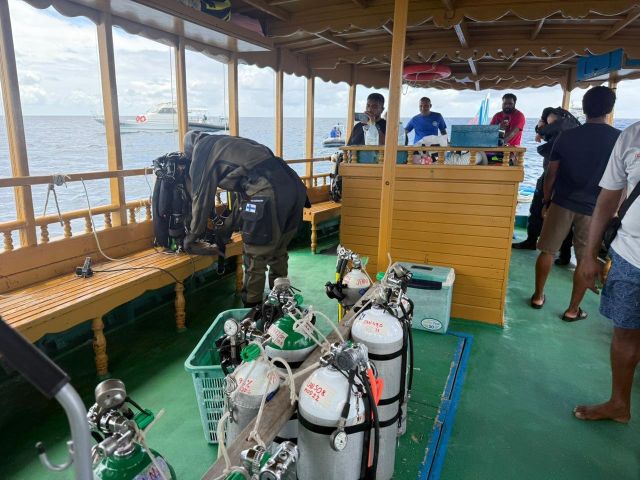 Kandu adee hoholhaige therey oiy 4 diverunge therein dhe meehehge hashigandu nagaifi 