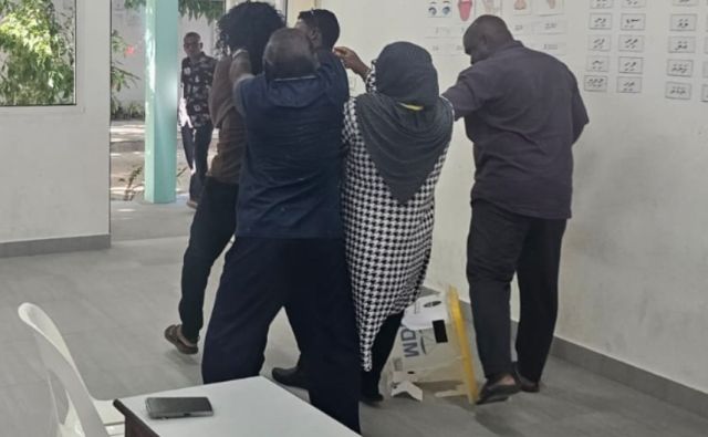 Feeali ge vote foshi meehaku gengosfi, Fiyoari ge foshi falhaalaifi