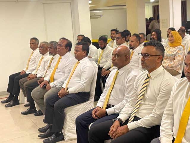 Minivanvumaa eku, Thailand ge Kanakpon Immigration aai dhekolhah kuri dhauvaa aburaa gengosfi