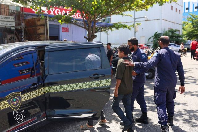 Hulhumale' garage thakah haassakoh kuriah gendhiya raid operationehgai 12 bidheyseeaku hayyarukoffi 