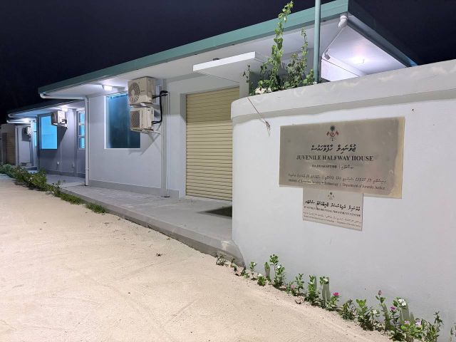 Halfway house gai thibi kudhinthakeh meehakah hamalaadhinkamah bunaa massalaeh balan fashaifi
