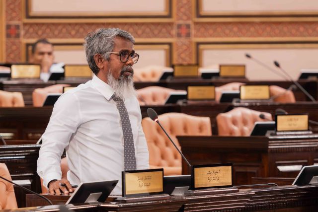 Minivan dhuvahuge parade buraasfathi dhuvahu baavvanee