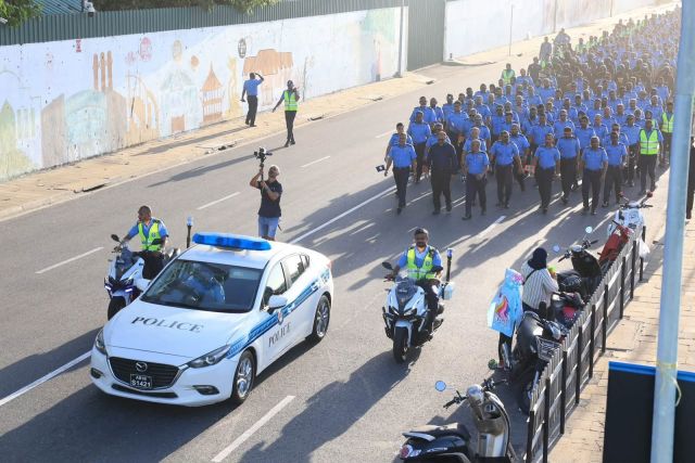 Badhahi safu thakaaeku, fuluhunge hidhumathuge dhuvahuge haassa hingaalun baahvvaifi 