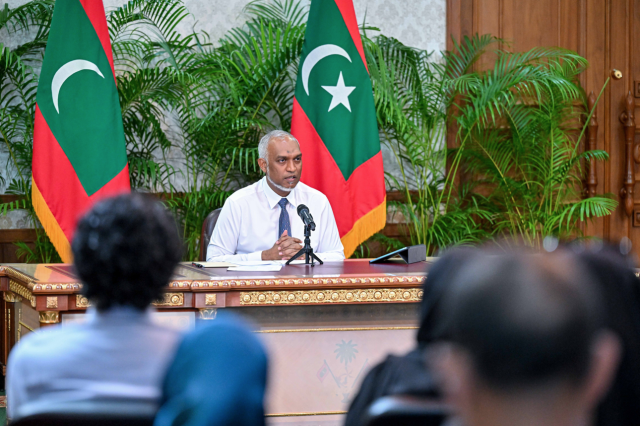 Hurihaa dhivehin hissaavaa 10 resort tharaggeekurumuge masakkaiy fashanee: Raees