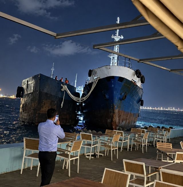 Nagili kahaalaigen dhiya theyo boat eh Sinamale' bridge ah urijje 