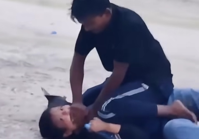 Anhenaku magumahchah vattaalaa, anga mathee ath' alhaa feyrunu massala: Adhi ehves meehaku hayyareh nukurey!