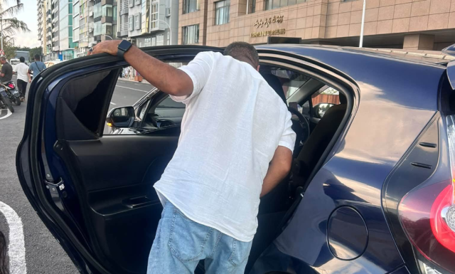 Thuthu kujjakah hodulevumun taxi driver 1,000rf negi massala eh!