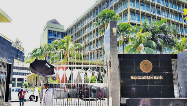 Dollar ge thaashi kamaa eku, Bangladesh meehun Rajje in faisaa fonuvan aa goi thakeh husha'halhaifi