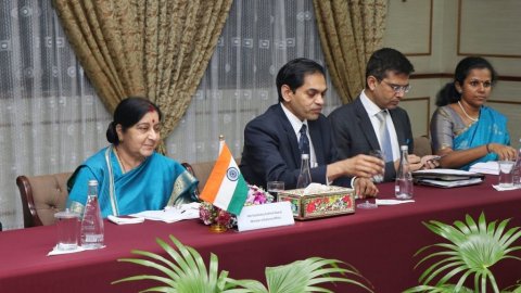 India ge Foreign Minister Sushma Swaraj Raajje vadaigathun