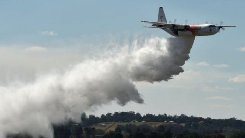 Australia Wildfire: Air tanker crash kills 3