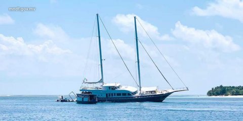 Luxury yacht carrying tourists capsizes