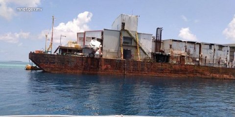 MNDF advise vessels over adrift barge