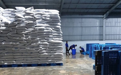 40,000 bags of staple food to atolls in 7 days