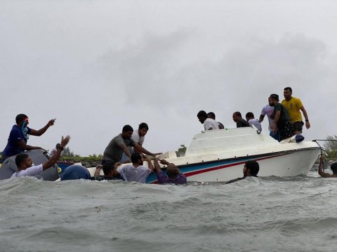 Speed boat flips outisde Gemanafushi lagoon