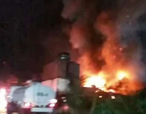 Fire strikes out from Thilafushi warehouse