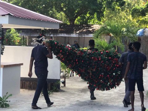 Police remove Christmas Tree from a guesthouse in Maafushi