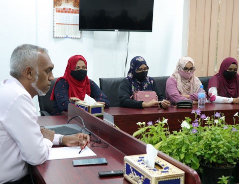 Mayor Muizzu meets axed staff from Gender Ministry