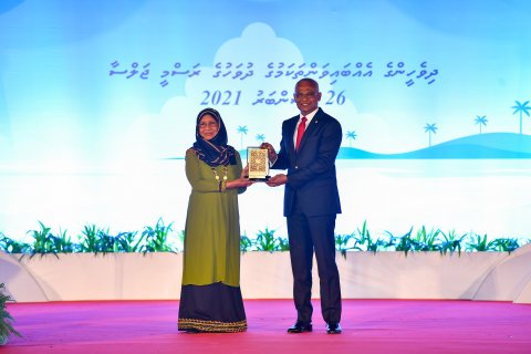 106 long-serving public servants given the National Award