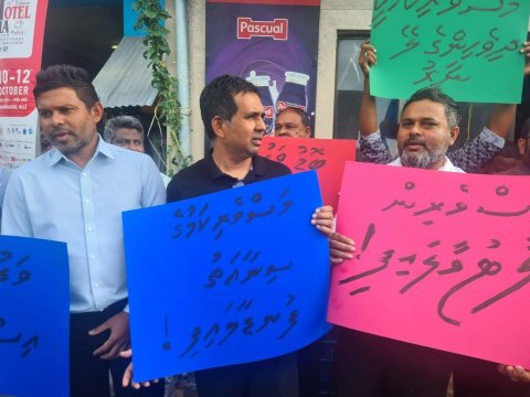 Motion calling for the release of arrested protesters thrown out