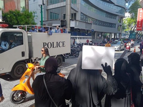 Arabiyya  parents stage protest in front of Velaana building