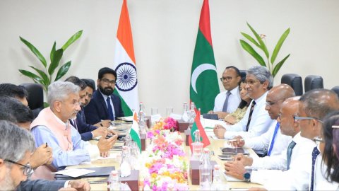 Shahid holds bilateral talks with his Indian counterpart