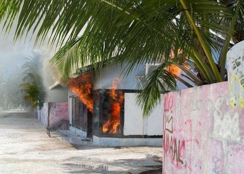 Kolamaafushi printing store burns to the ground