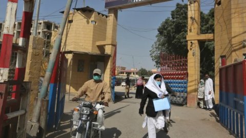 HRW report: Pakistan's overcrowded prisons abuses