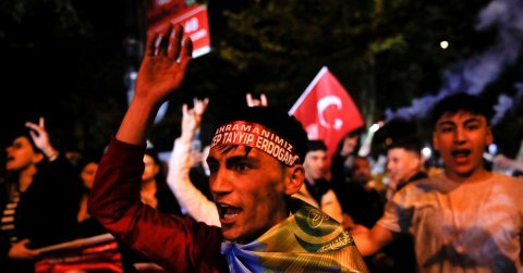 Turkey to hold runoff election with Erdogan in the lead