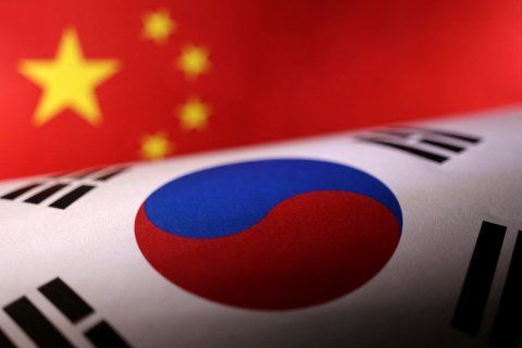 China, South Korea agree to strengthen talks on chip industry