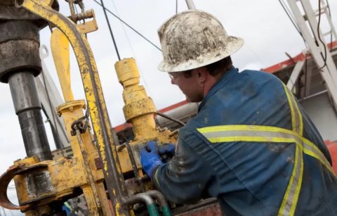 Opec+: Oil prices rise as Saudi pledges output cuts
