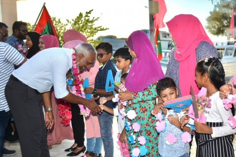 Muizzu head to Raa Atoll for campaign, first stop Alifushi