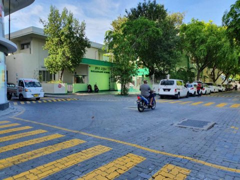 Woman attacks man with a sharp object on a street in Male'