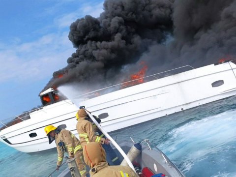 A yacht caught fire near Ritz-Carlton Fari Island