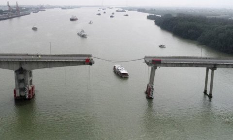 Two dead after chip collides with China bridge
