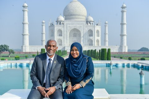 First Couple poses before the picturesque Taj Mahal