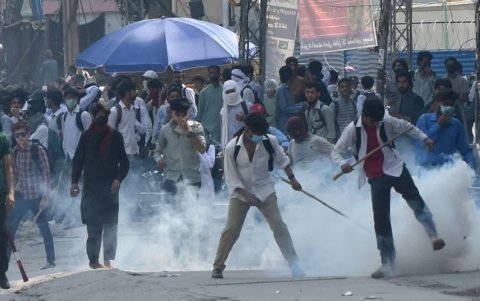 Pak police fire tear gas at students protesting over rape case