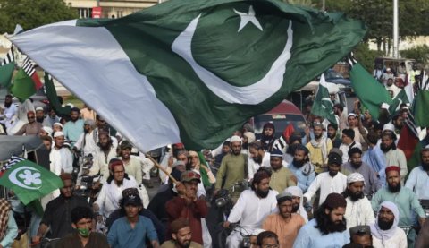 Pak jails 25 of Imran supporter 