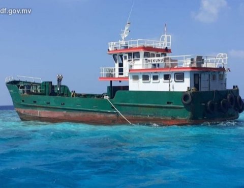 FSM oil tanker runs aground on Nilandhoo reef