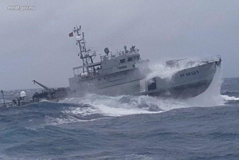 Naifaru bound boat faces stalled engine, those aboard rescued