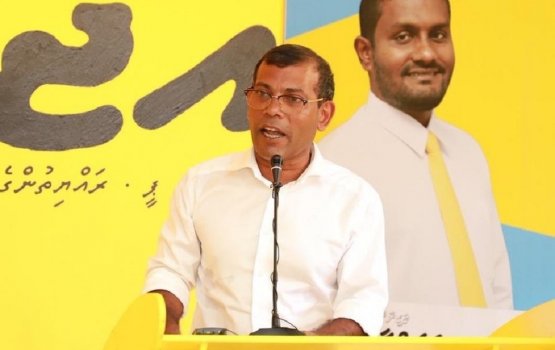 Adeeb gengulhunu 2 phone aa laptop eh alhugandah libunu: Nasheed