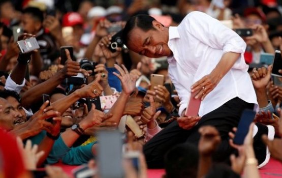 Indonesia ge riyasathu aneikaves Widodo ah 