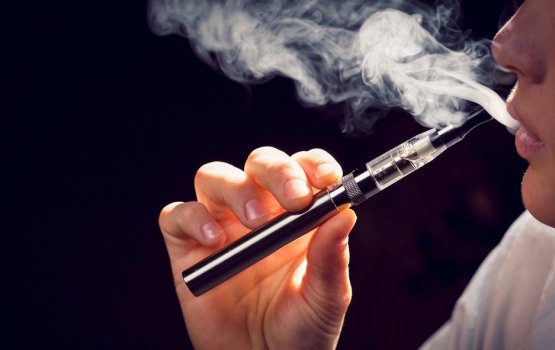 E-cigarette ge baeh baavaththah America gaives manakoffi 