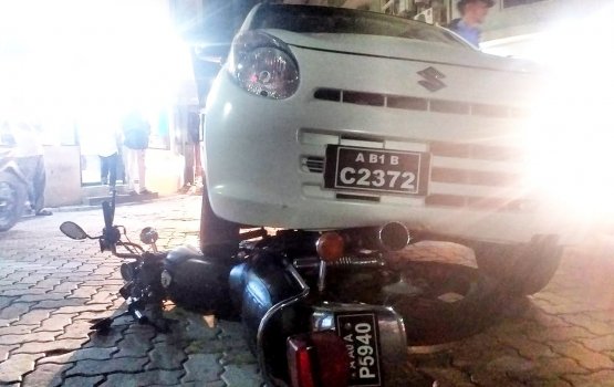 Janavary magugai car akaai saikaleh jehi accidenteh higaifi 