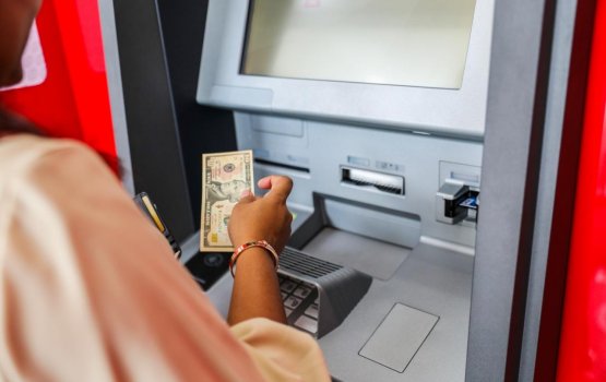 ATM medhuverikoh dollar negeyne adhadhu kanda alhaifi