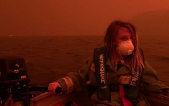 Australia fire kills 7 and destroys homes