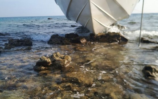 Speed boat carrying 28 capsizes