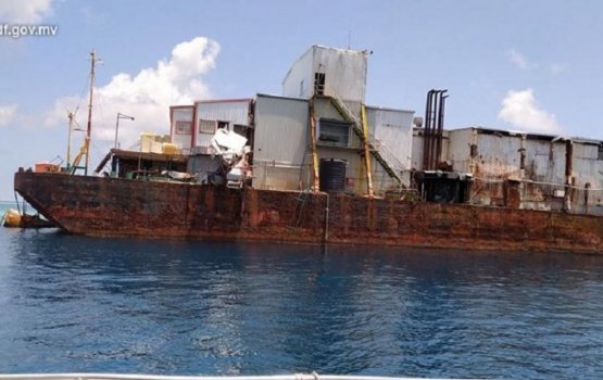 MNDF advise vessels over adrift barge