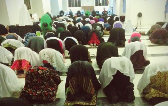 Govt bans congregational prayers in Addu and Fuvamulah